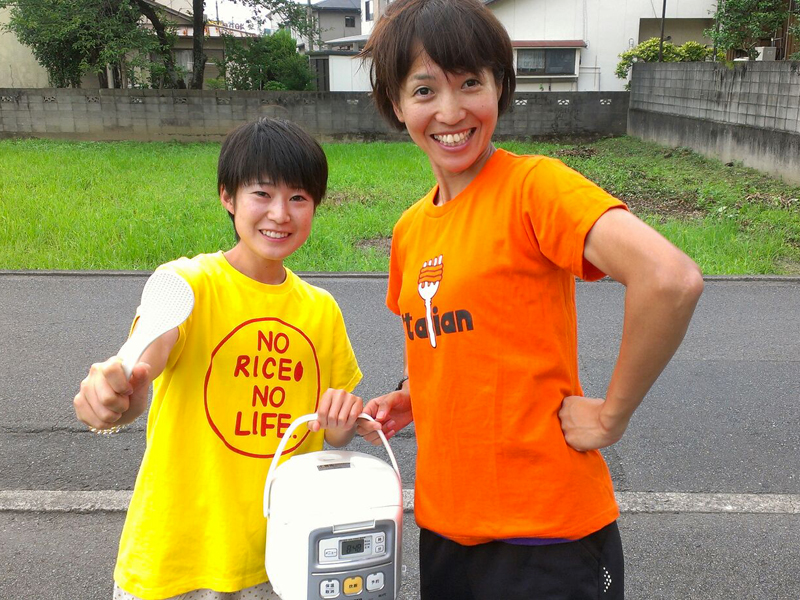 天児選手（左） 同じ新潟出身の村山選手（右）と。『新潟県民と言えばお米』です！